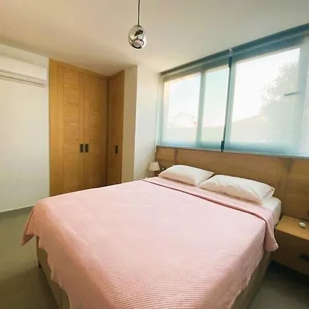 Yalikavak, 4+1 Loft Detached House Central Apartment *