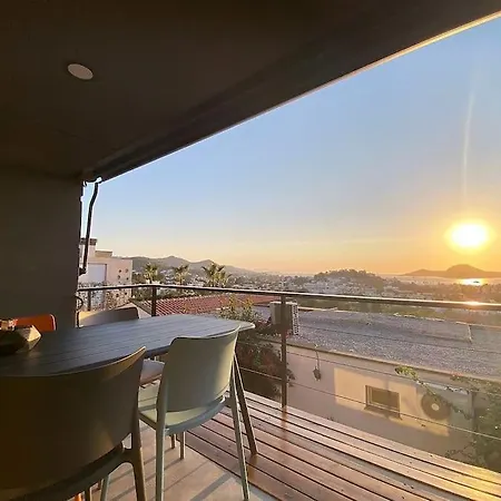 Yalikavak, 4+1 Loft Detached House Central Apartment Bodrum