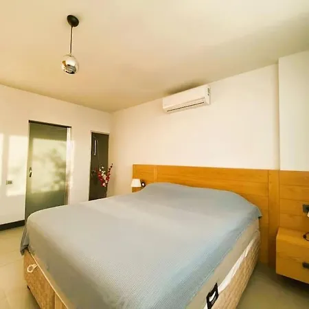 Yalikavak, 4+1 Loft Detached House Central Apartment *